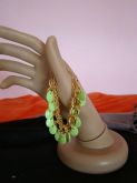 Pulseira dourada e verde fluor