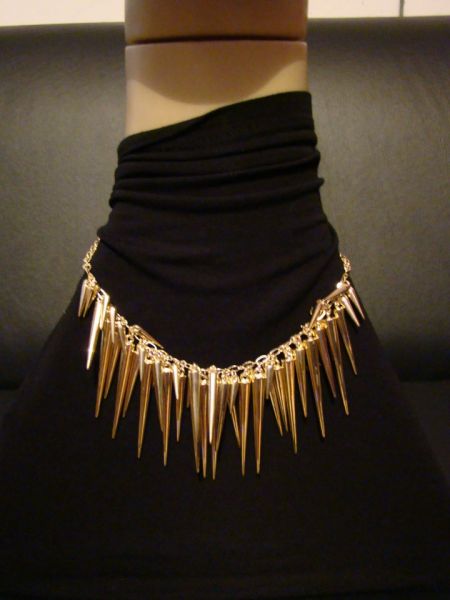 Colar franja dourado com spikes