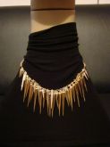 Colar franja dourado com spikes